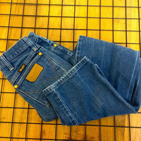 Wrangler Jeans 29x32, good condition has some wear on the wrangler label - Picture 1 of 3